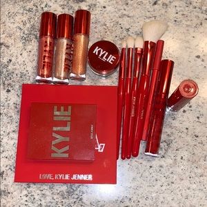 Kylie Cosmetics Holiday Favorites Bundle